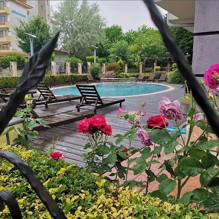 Апартамент Равда Apartament *