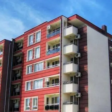 Апартамент Равда Apartament *